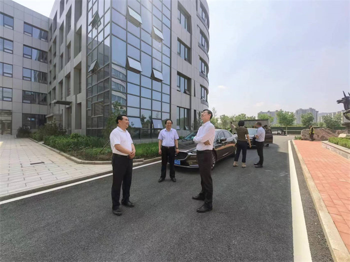 濟南市科技局、統戰部、商河縣鄉村振興局等領(lǐng)導蒞臨勁牛集團考察指導工作